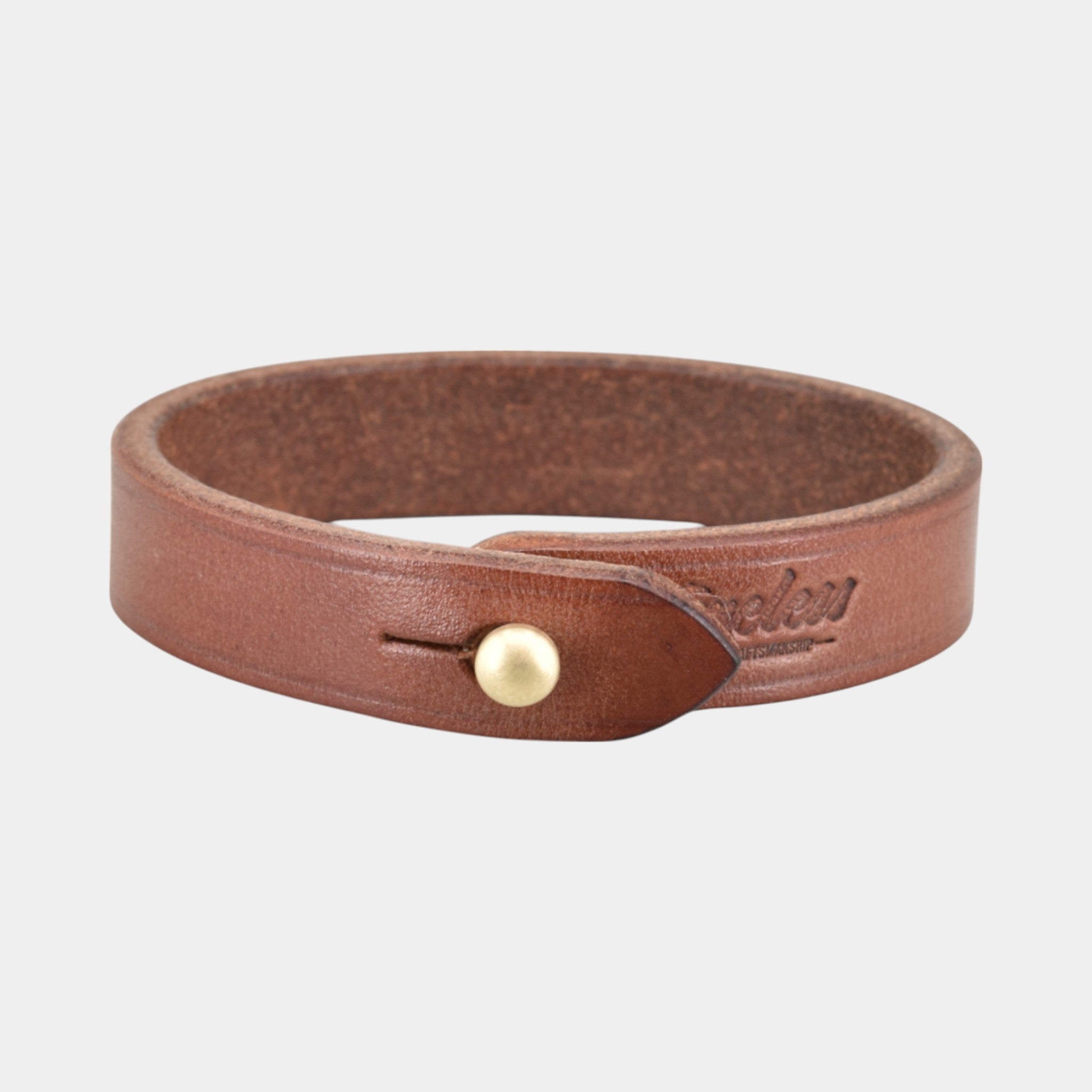 hellbraunes Lederarmband mit Messingverschluss für Herren, handgefertigt in Deutschland