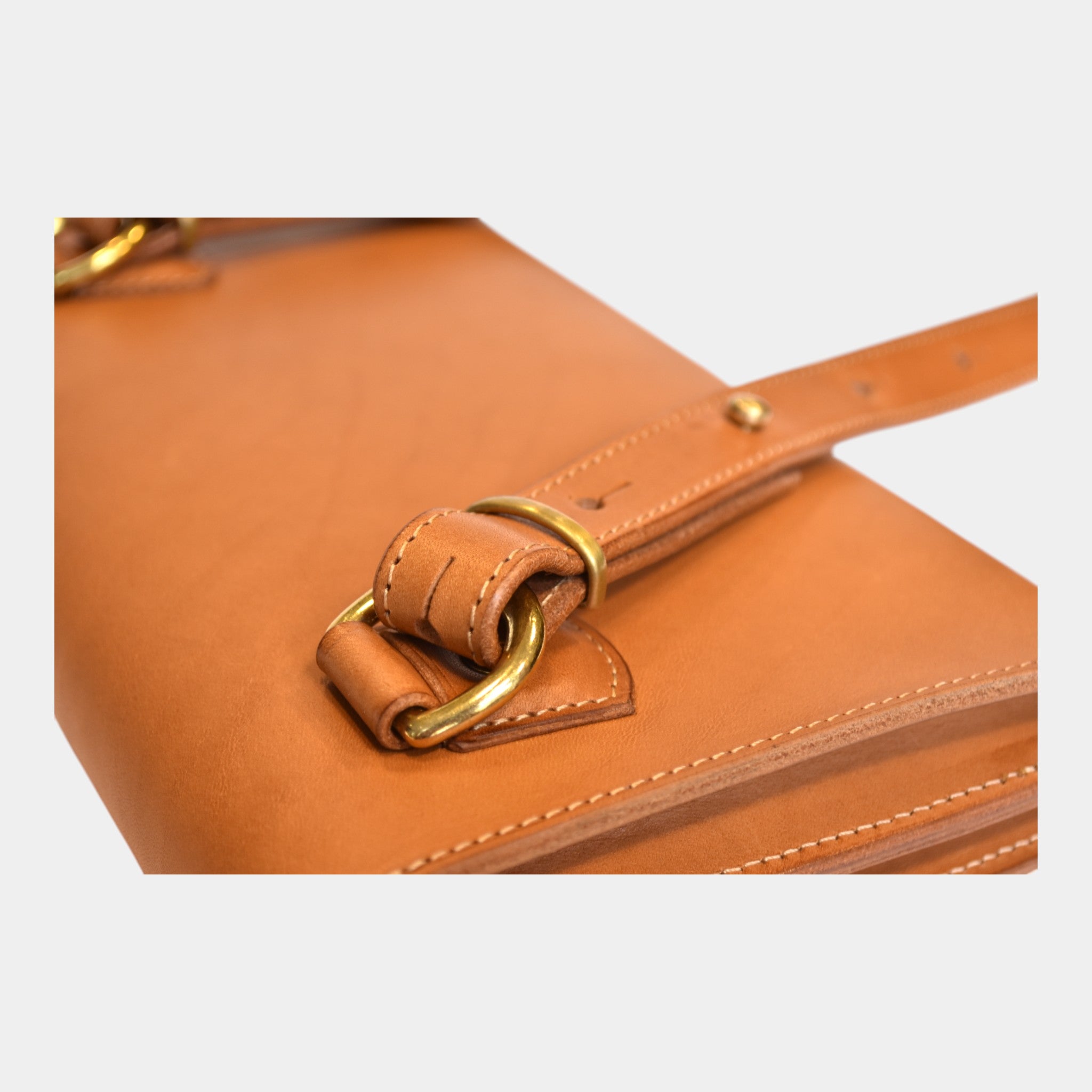 Tasche für Herren mit Trageriemen aus natur  Leder