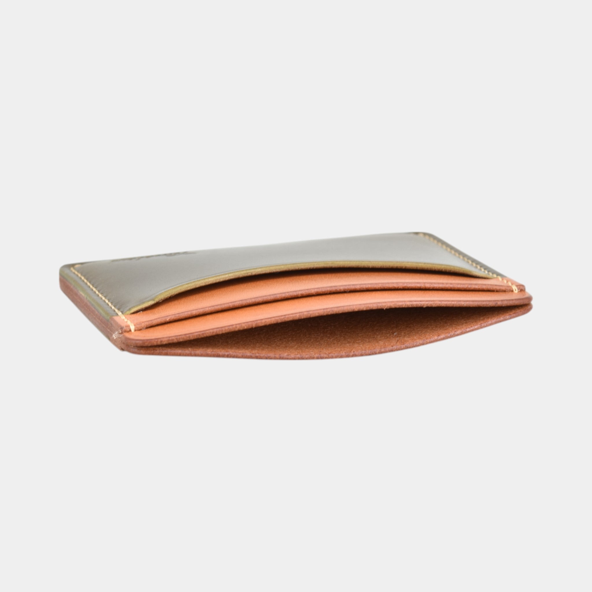 Shell Cordovan Cardholder in natur und oliv leder