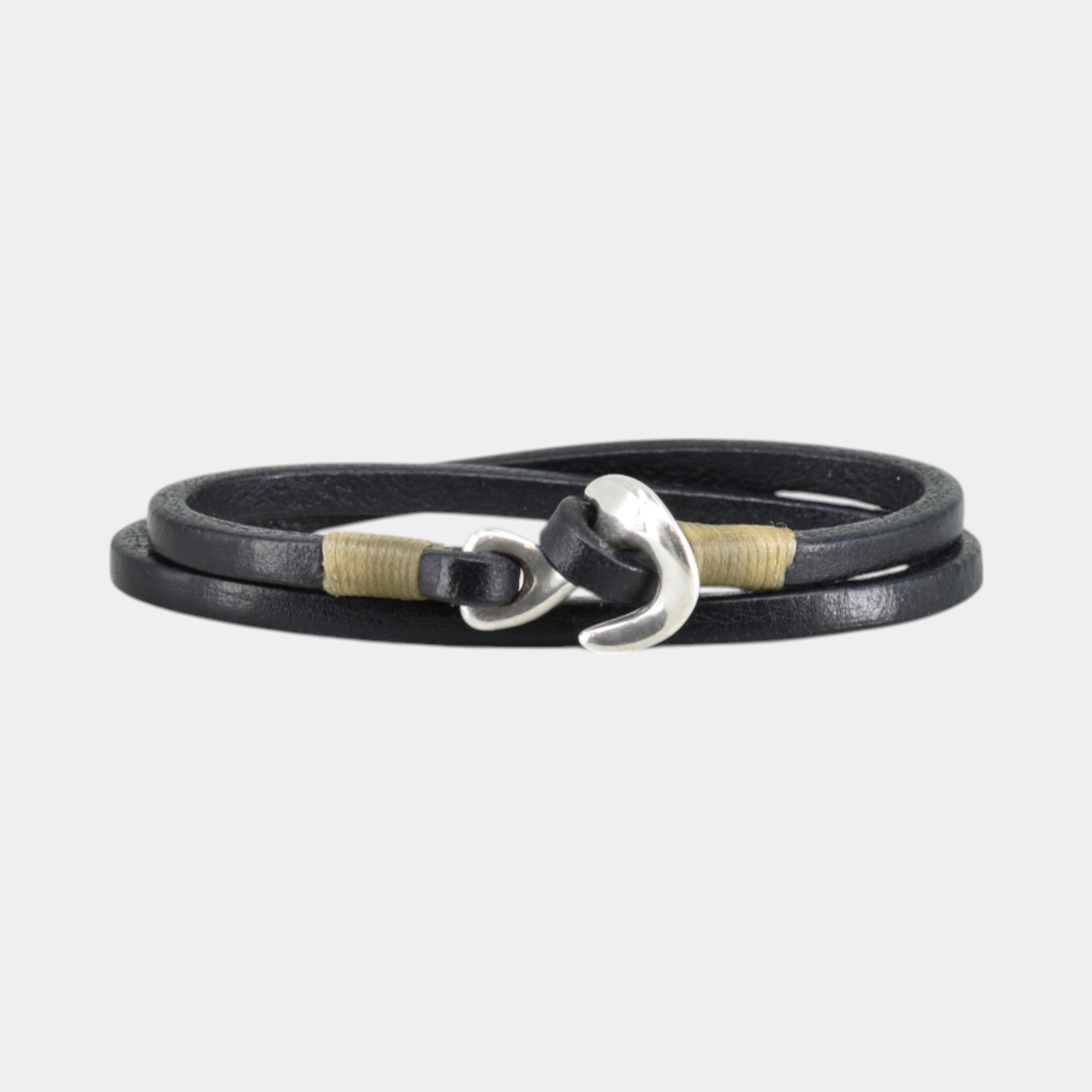 Schwarzes Wickelarmband aus Leder mit Verschluss aus 925er Silber